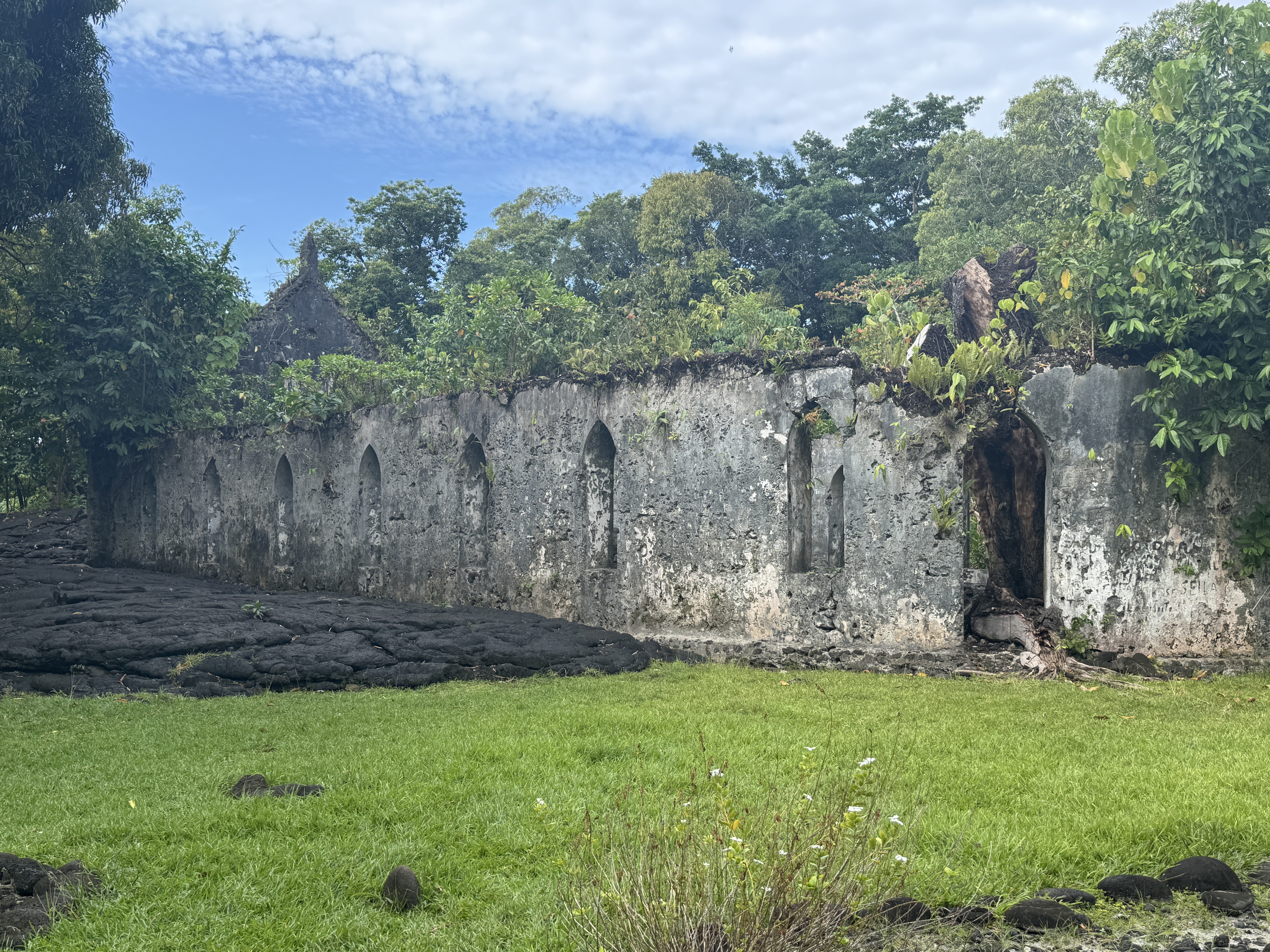 S

Here is it today, the Satoalepai church.  Most sources say it was built by the London Missionary Society, but some declare that it was Ca