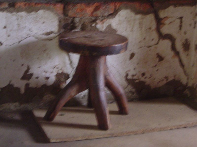 Inside, everything is dead simple but, blurred as the image is, elegant.