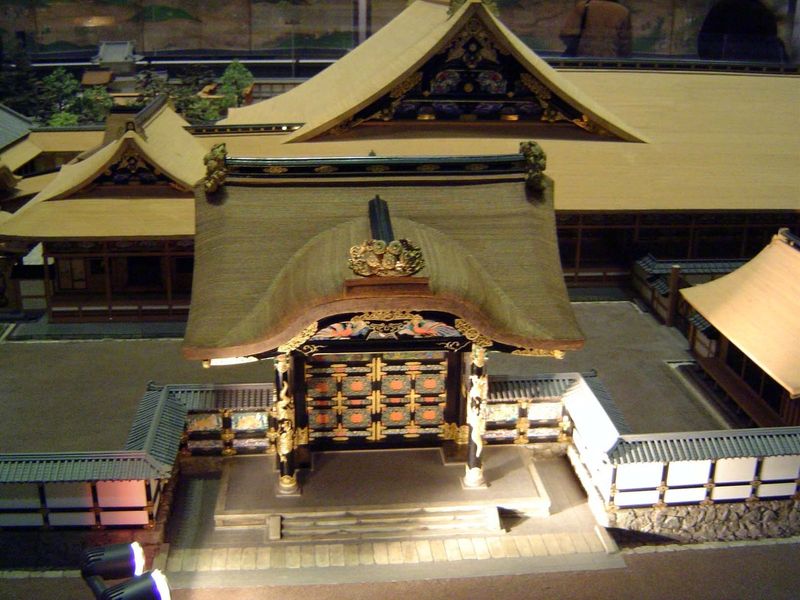 A fire in 1657 destroyed the extravagant home of the daimyo Masudaira Tadamasa, who had built it about 1640. Fires were such a hazard that h