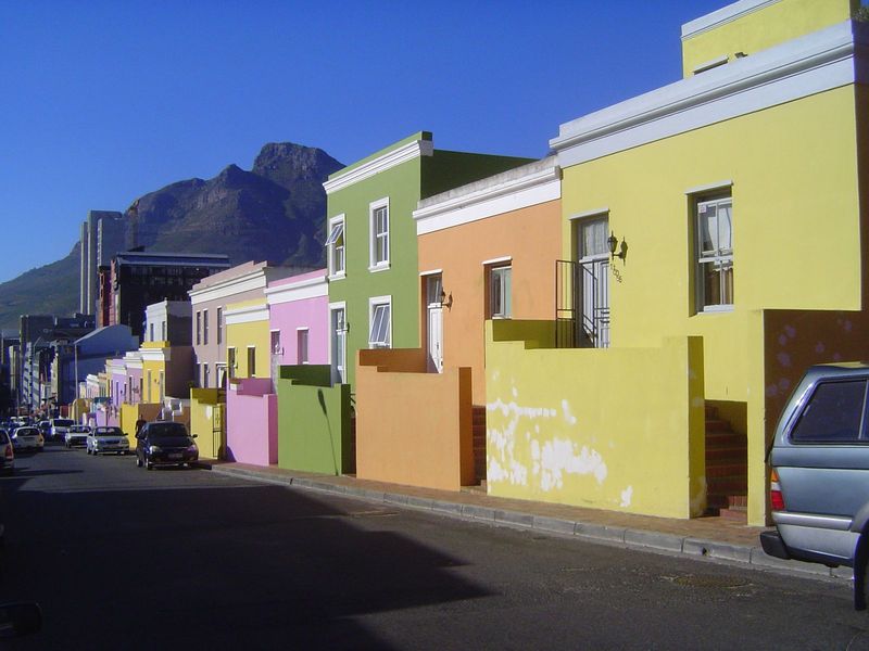 The district was identifed as a slum in 1944, but a first group of 15 houses was restored in 1950.