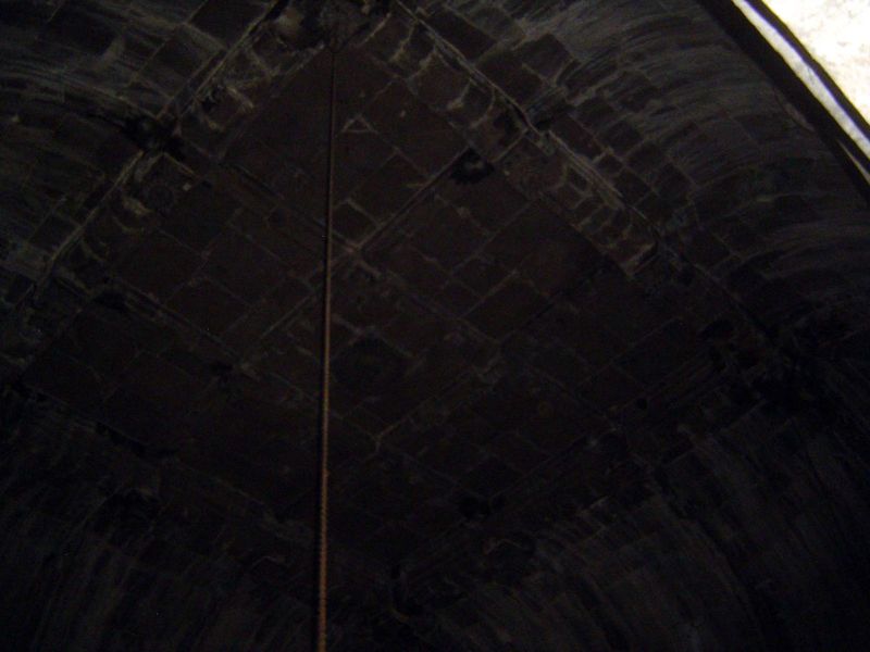 Critics marvel at the plain ceiling. How are the stone plates supported, they ask. The apparent answer is that the local mortar is so strong
