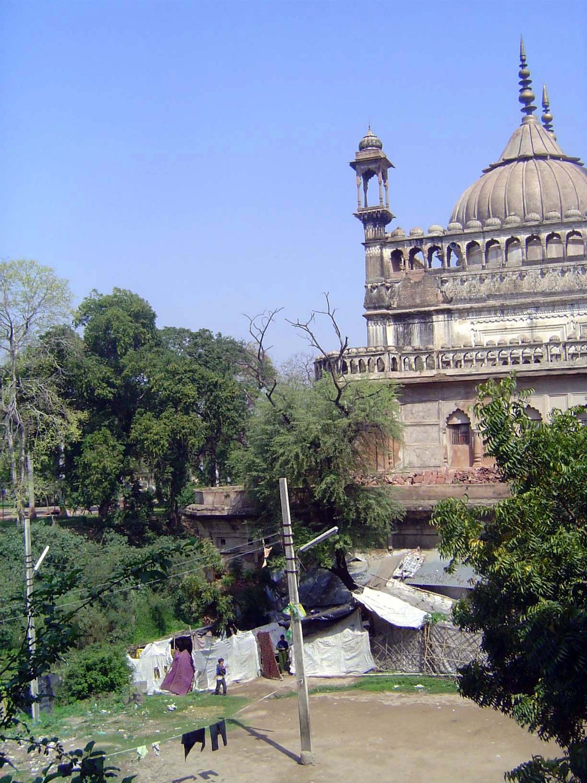 A patch of jungle, laundry, wires, and the Asafi Mosque.