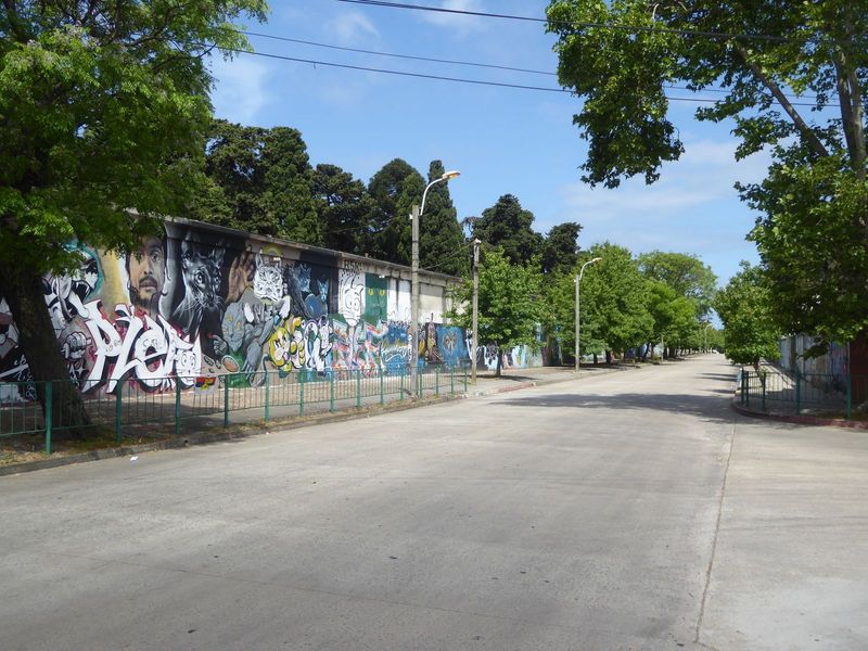 Here's the side wall of the Buceo cemetery. Yes; the other side is all crypts.