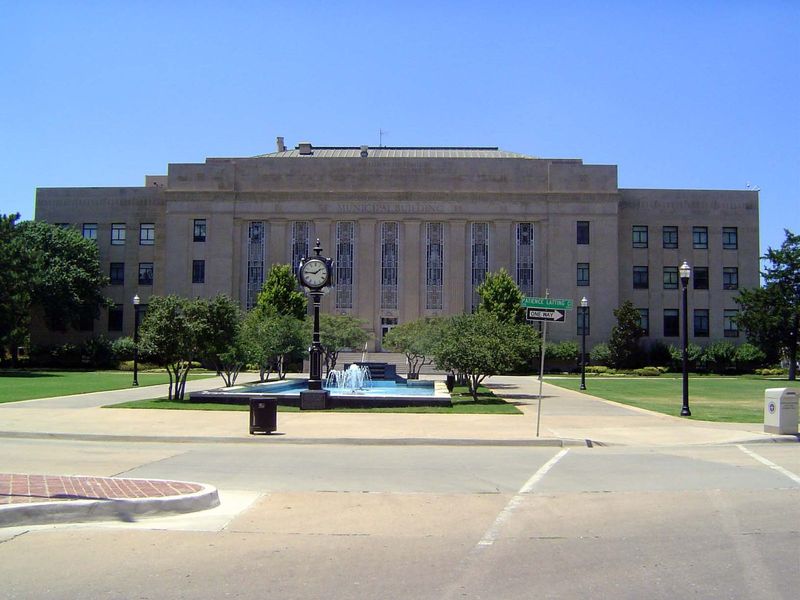 Now you understand the axis that runs from the courthouse to the city hall.
