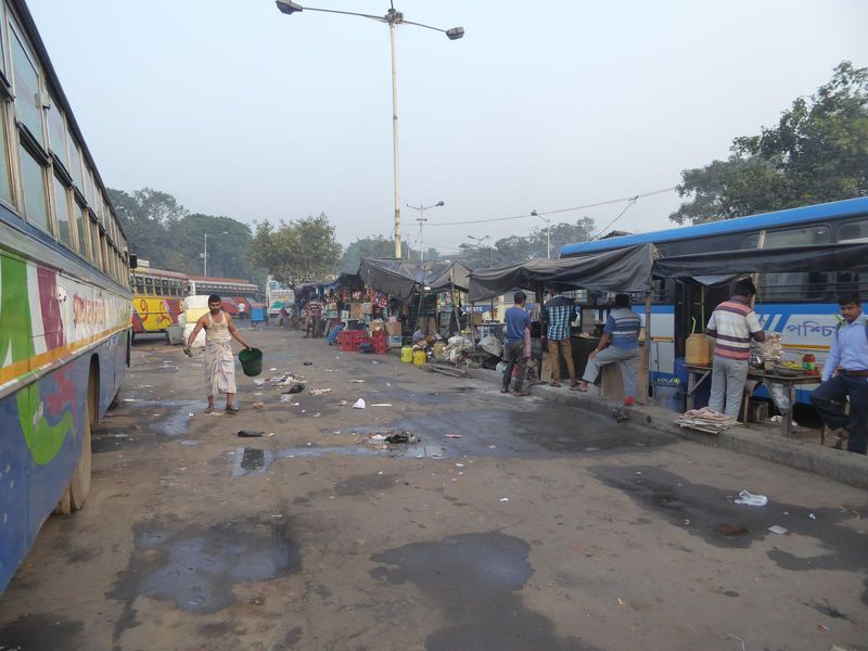 It's easy to get to the monument: the Central Bus Station is next to it.