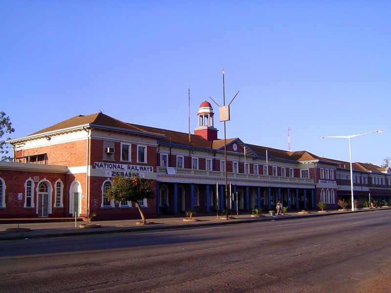 The deserted railway station. The track arrived in Harare, then called Salisbury, in 1899. It came from Beira, on the coast of Mozambique, v
