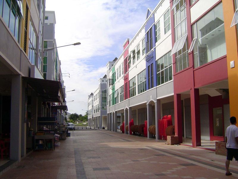 Of course, the New Urbanism isn't so far from the traditional shophouse: shop down, apartment up.