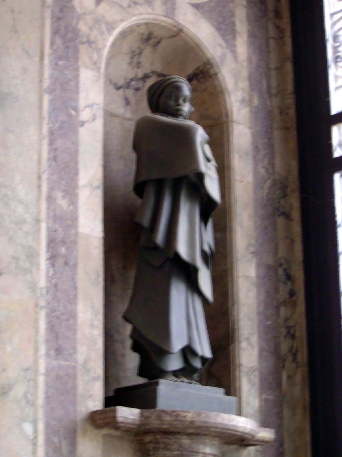 Also in the rotunda, a piece by Arthur Dupagne 1895-1961. Dupagne himself never visited the Congo.