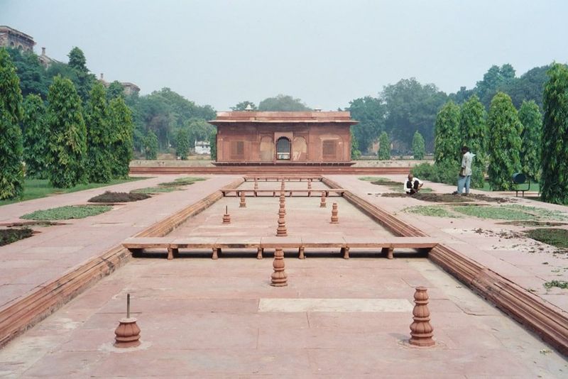 The water flowed north into a Persian-style char bagh or "four garden" layout, with geometrically tidy gardens separated by fountains and st