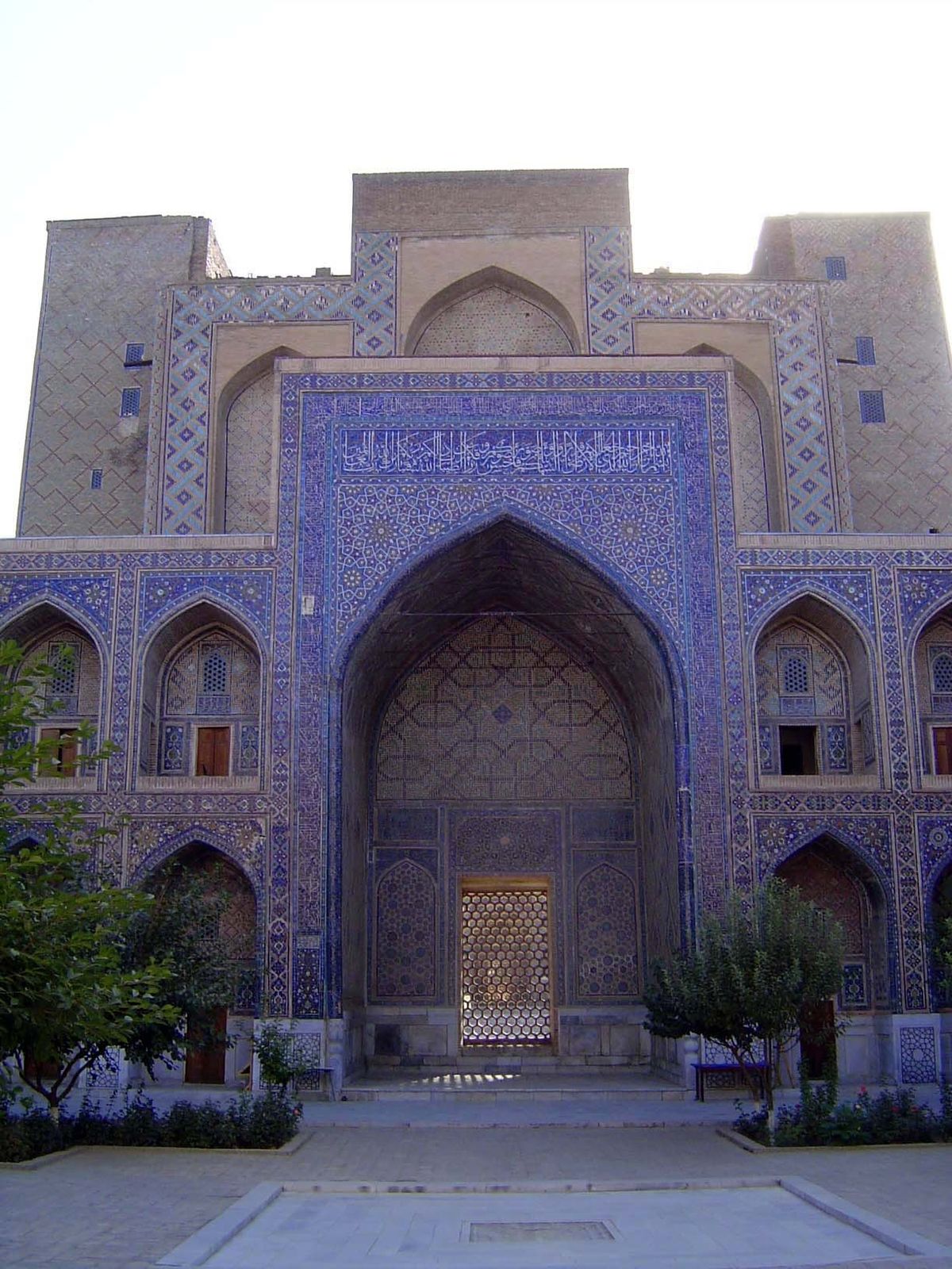 On the back side of the same great pishtaq, or portal, there's a smaller but companionable open room or iwan, one of four surrounding the co