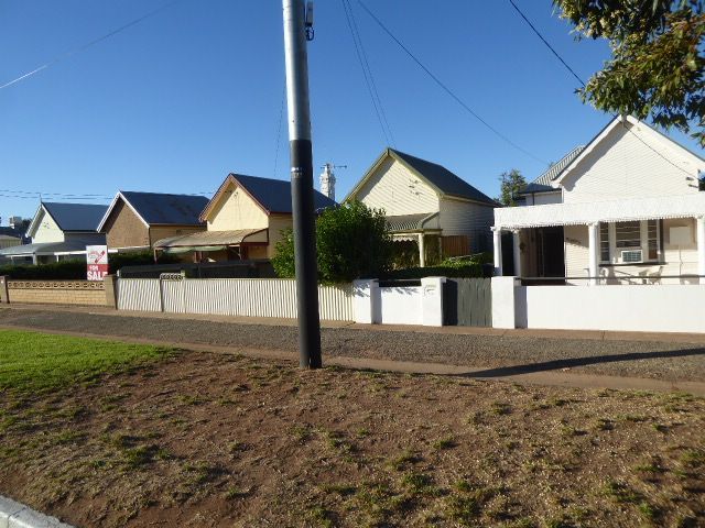 Tract housing, Broken Hill-style. Like tract housing everywhere, the homes have been modified over the years and are no longer absolutely id