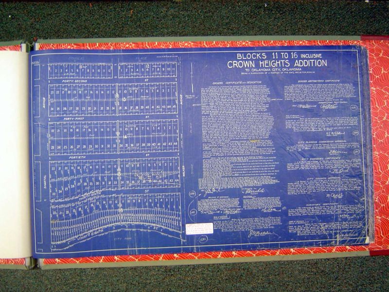 To the immediate north of Edgemere was Crown Heights, a Nichols production surveyed by Moore; mostly gridded, it was deep into Tudor escapis
