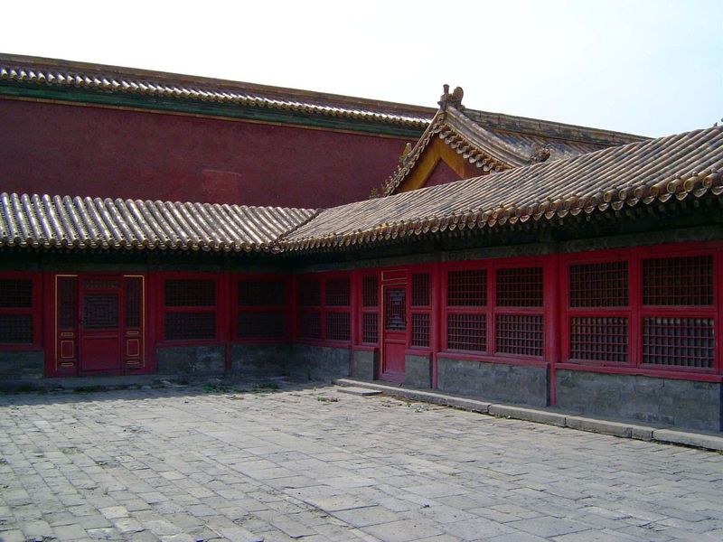 Many palace rooms, on the other hand, are spartan. Here, the duty room outside the Hall of Mental Cultivation.