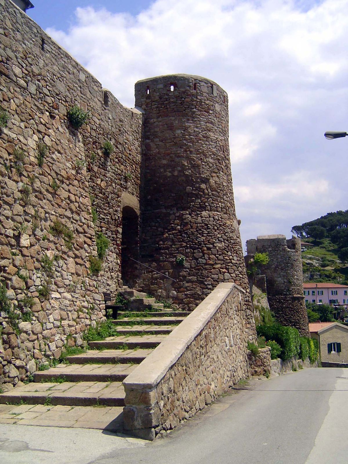 The entrance to Giglio Castello.