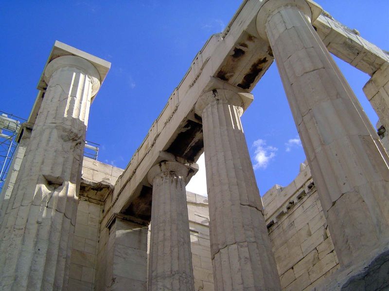 The south wing, with one of the main-gate columns on the left. It's been under restoration since 1909, a much longer time than Mnisicles spe
