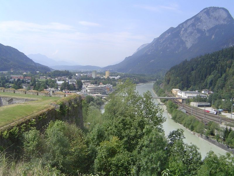 We're atop that hill now and looking south, or upstream. Since the 13th century this hill has been occupied by the very substantial Geroldse