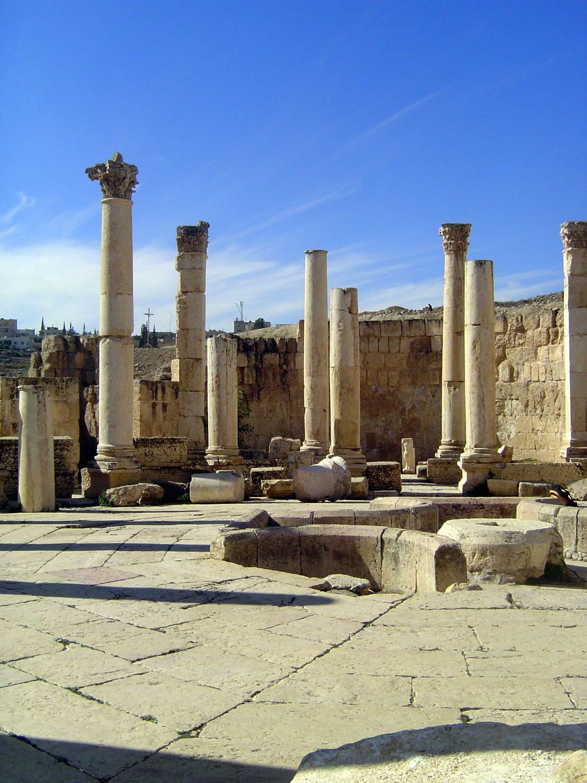 The market was built around an octagonal courtyard, with a central fountain, here at the lower-right.