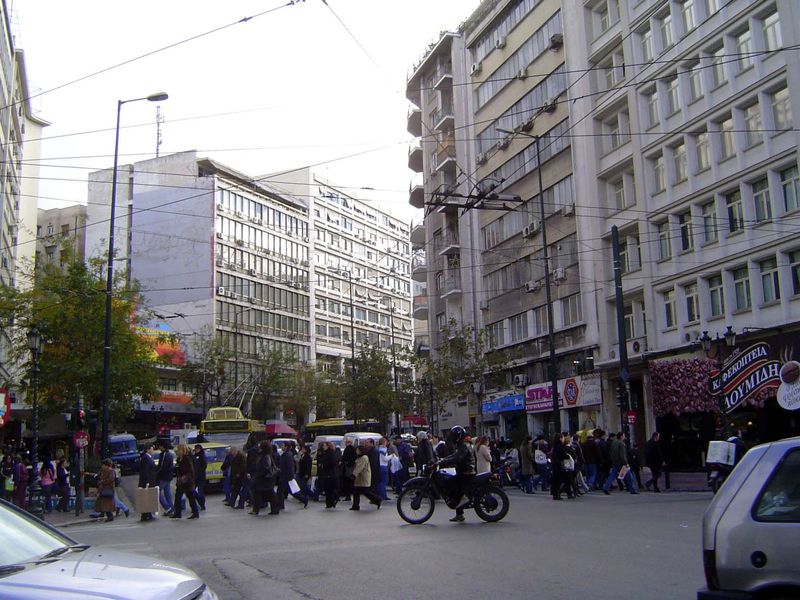In Planning Europe's Capital Cities 1997, Thomas Hall writes: "The town seems to stretch for miles and miles in a monotonous street network 