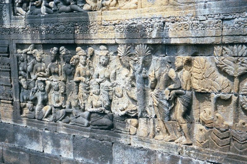 He sets off again, only to be met by eight nymphs. He sets out again and again, until he is met by 32 nymphs. Everywhere he succeeds, except