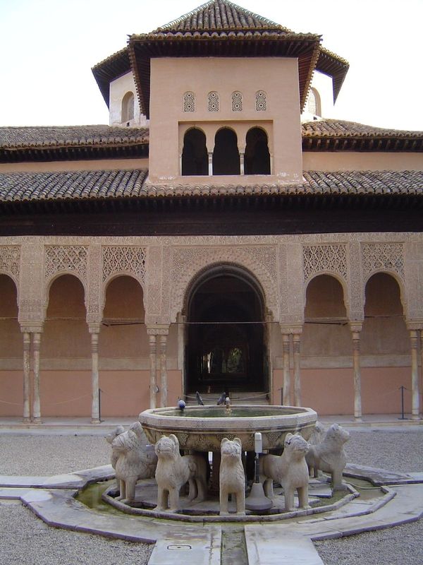 The north side of the courtyard: beyond the fountain are the Hall of the Ajimeces, then the domed Hall of the Two Sisters, and finally the M