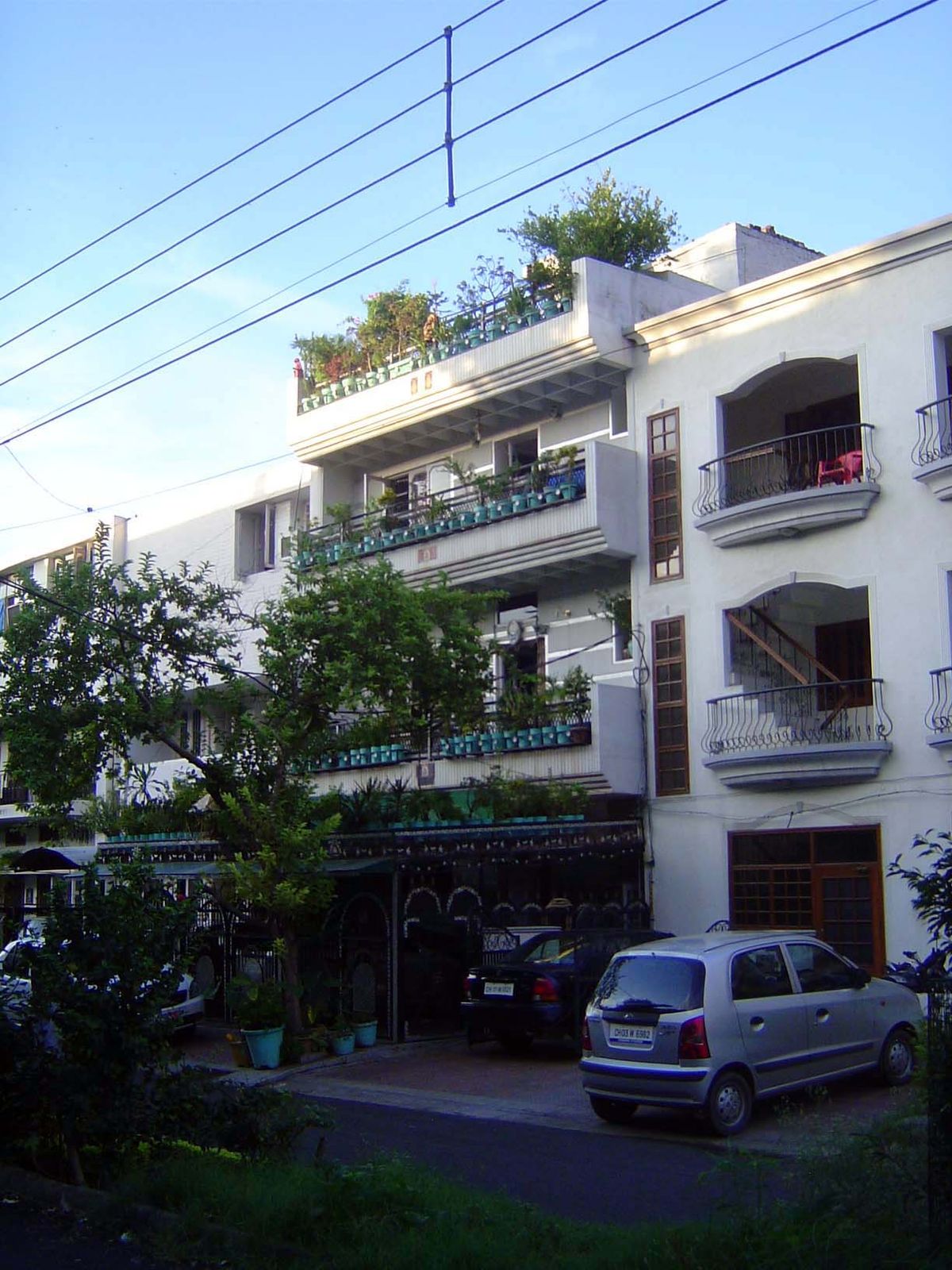 Within the superblocks, there was a range of houses, built by private hands but with planning controls. Verandas were required, for example.