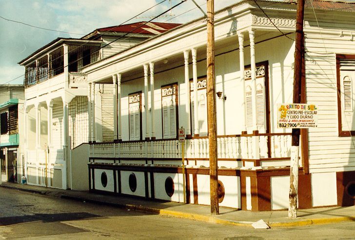 Back in Mayaguez, a lot of old buildings survive.
