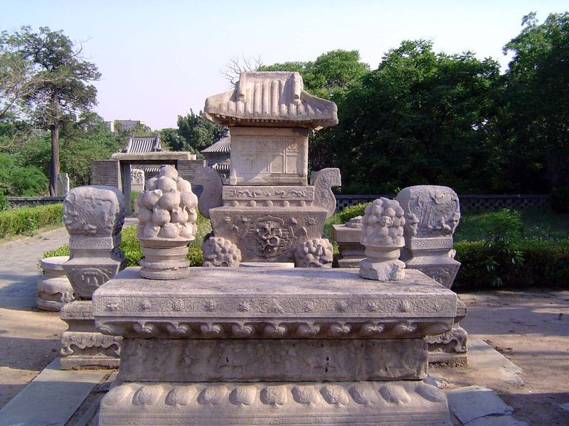 Assemblage of the five sacred vessels needed for sacrifice: two flower vases, two candlesticks, and an incense burner.