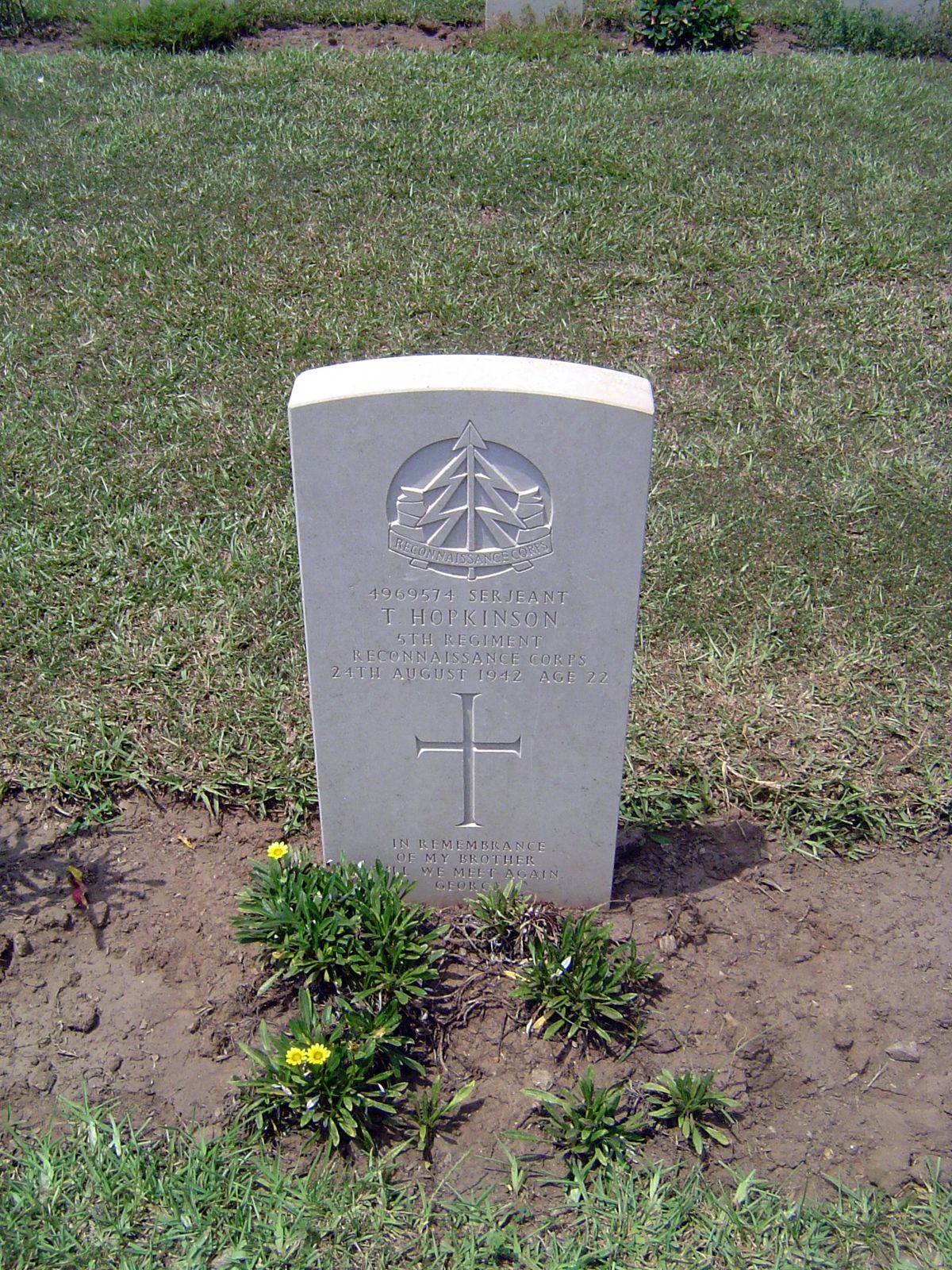 The emblem of the Reconnaissance Corps, suggesting the tip of an arrow moving at lightning speed.