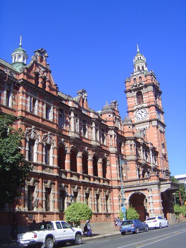 And then comes the town hall, often described as the largest face-brick structure in the southern hemisphere. It was opened in 1901 by no le
