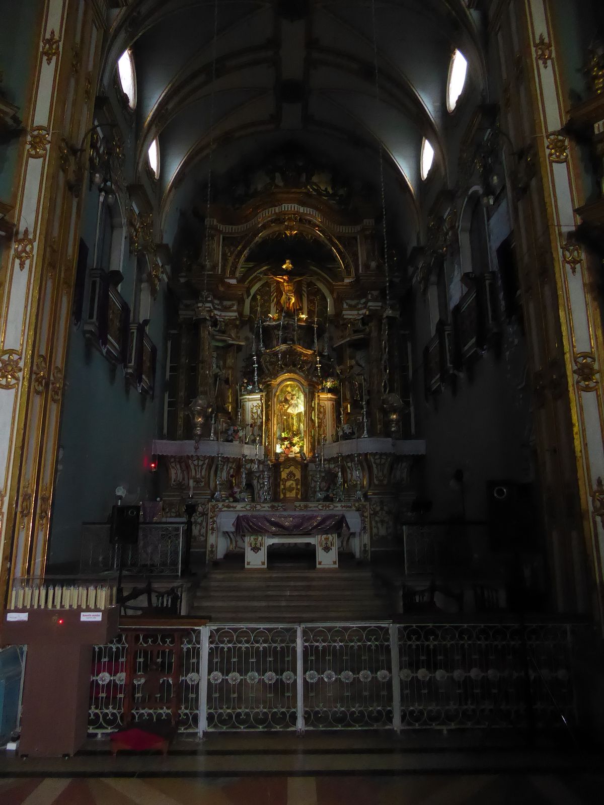 Altar sans flash. As Mick says, you can't always get what you want.