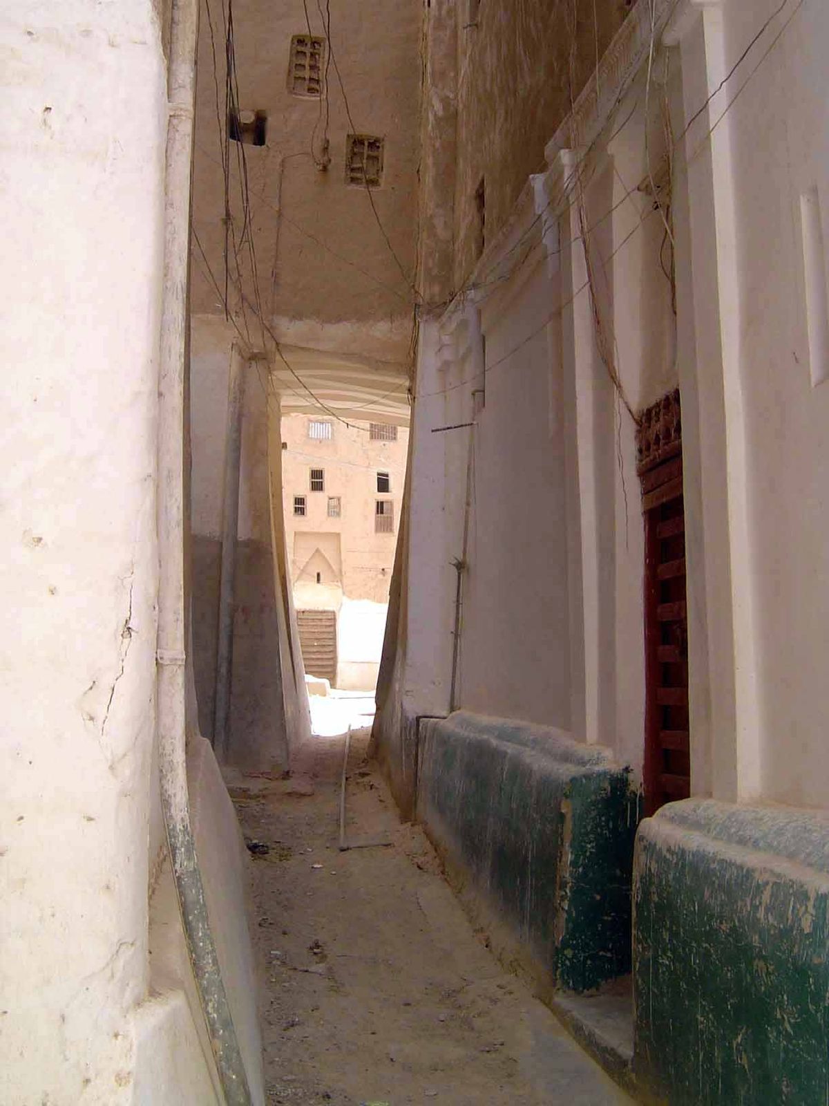 Sometimes the buildings join above ground level, partly as a defensive measure and partly to allow women to move between buildings without a