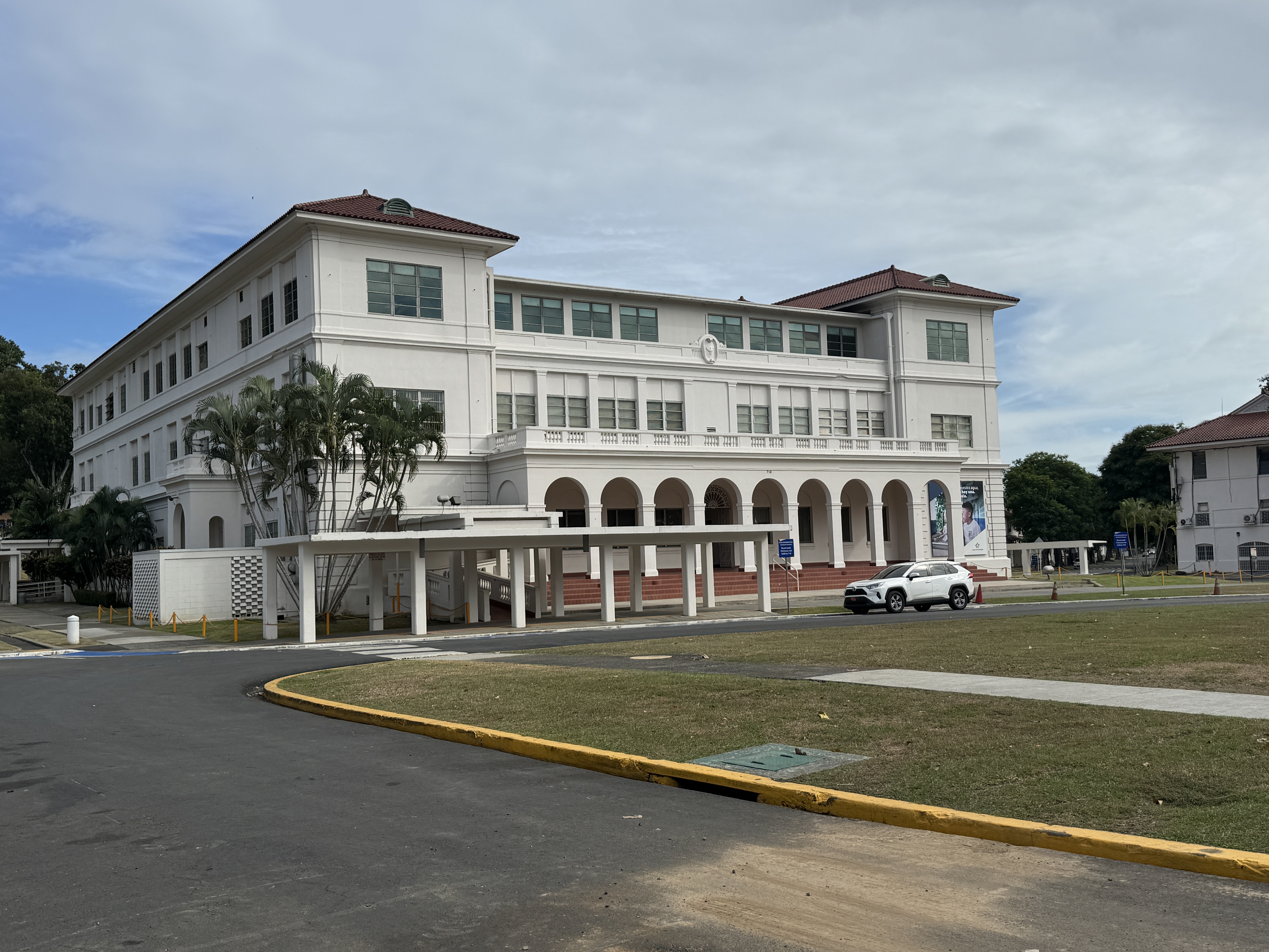 There were schools, too: here's the one in Balboa.  It fronts the Prado and is at the foot of the hill rising to the Administration Building
