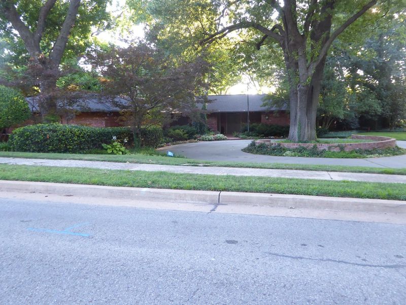 Top o' the line housing from the 1960s: the home of the university's president from 1969 until 1996.