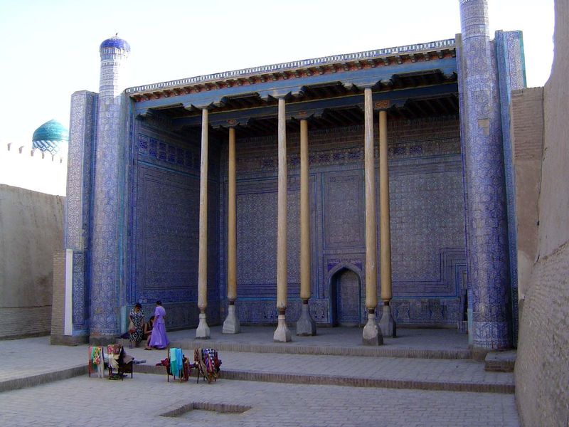 Around a corner or two: the summer mosque—a deeper iwan, with two rows of earthquake-resistant pillars.