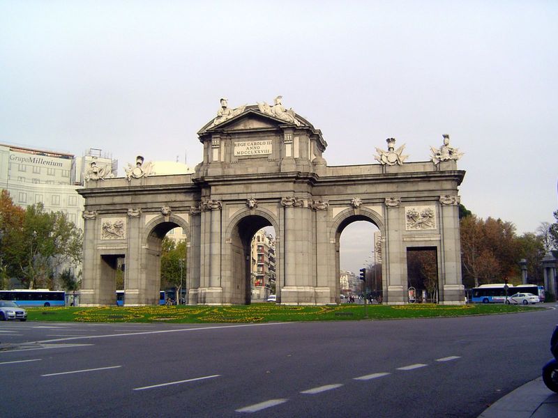 Two hundred meters farther up Alcala, this is the Puerta de la Independencia, completed in 1778 by Francisco de Sabatini, the same who two y