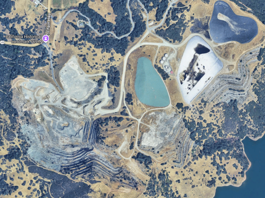 Google Maps earns its keep.  The gate in the previous photo is at the purple pin.
