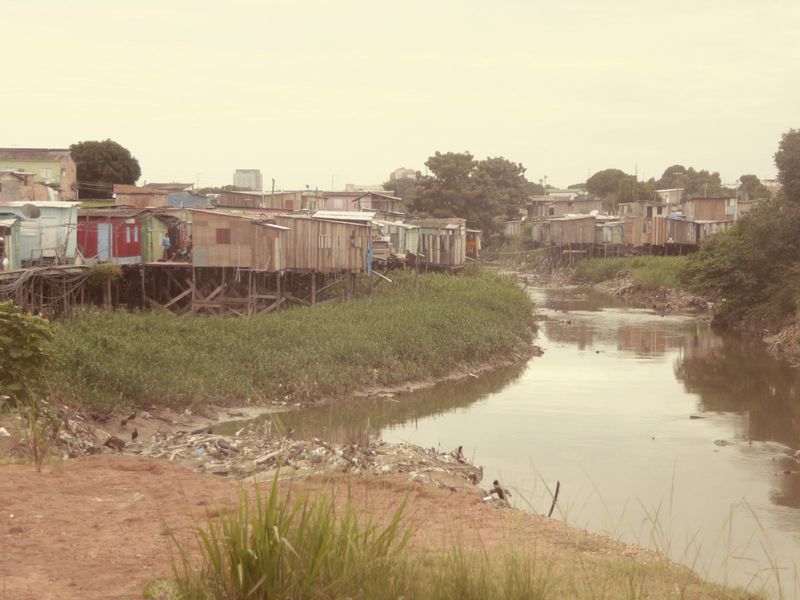 Gradually, over the last several decades, the stilt houses or palafitas built on the igarapés have been cleared, but some survived in 2017.