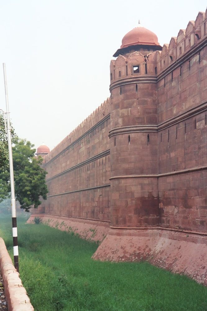 There are two main gates: the Delhi Gate on the south and the Lahore Gate on the west. The view here looks north from the Lahore Gate. The m