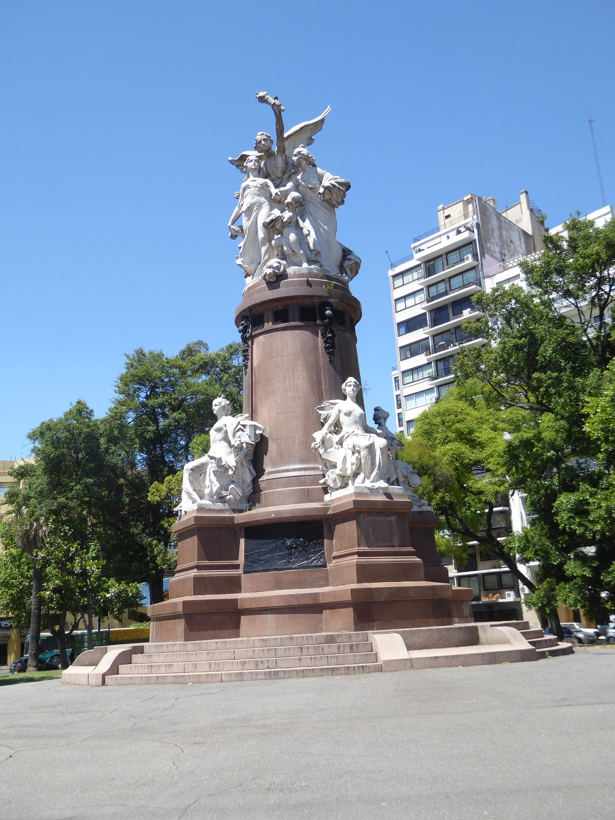 We're up at the north end of town, the pricey end. We're in the Plaza Francia, designed in 1909 by the same Charles Thays who designed so ma