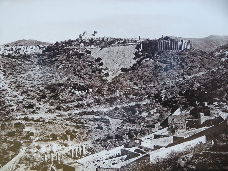 It's about ten minutes by twisty road from Valenciana to the Mina de San Juan de Rayas, begun by son-in-law Diego Rul in 1805 but abandoned