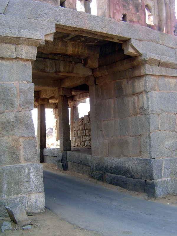 The stone base remains strong, although the city never had to face an attack. When it finally fell, in 1565, it was undefended, its army hav