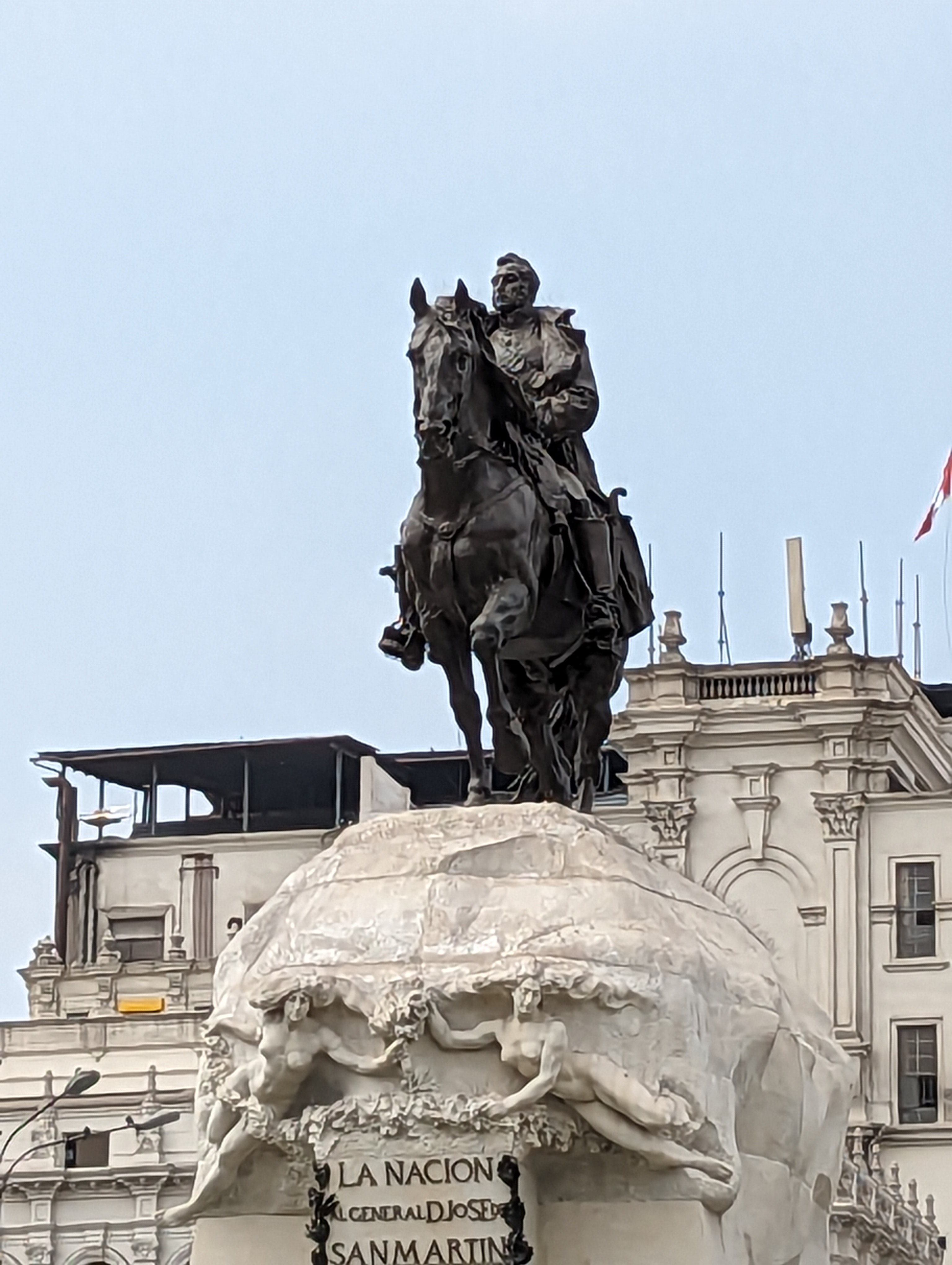 Here he is in the center of the plaza.  If you're hungry, there's a Pardo's Chicken just behind him.  A Pizza Hut, too.