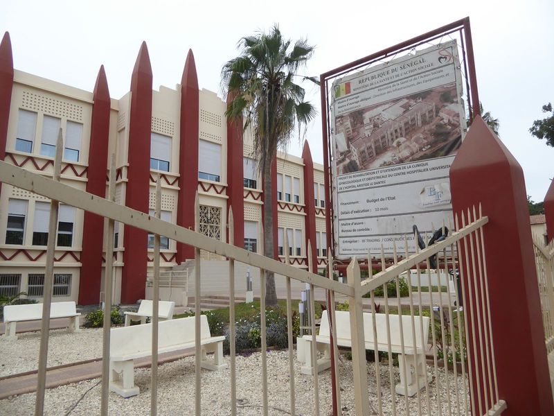 Here's the nearby Gynecological and Obstetrical Clinic, now the Hôpital Aristide Le Dantec. The style nods toward the Sudanese architecture 