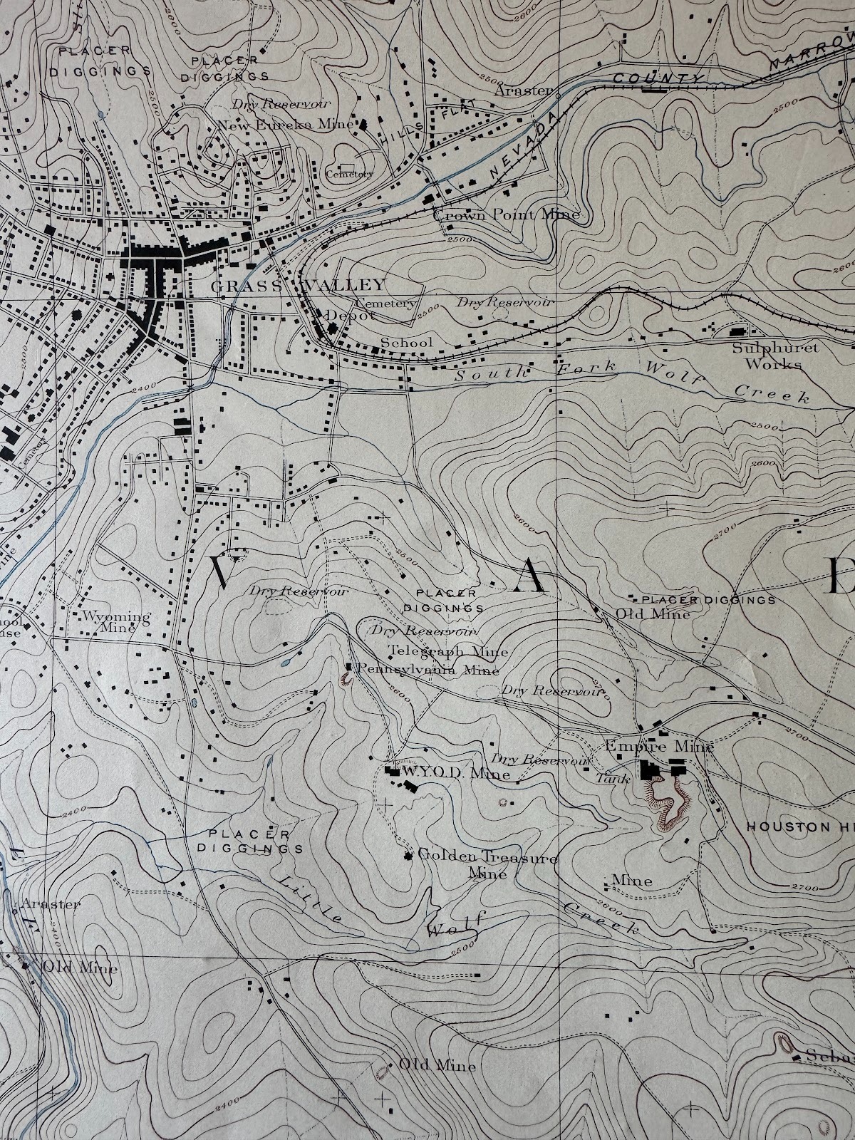 The Empire Mine is shown at the lower right, along with placer diggings blanketing the countryside.  The railroad at the top right was a sho