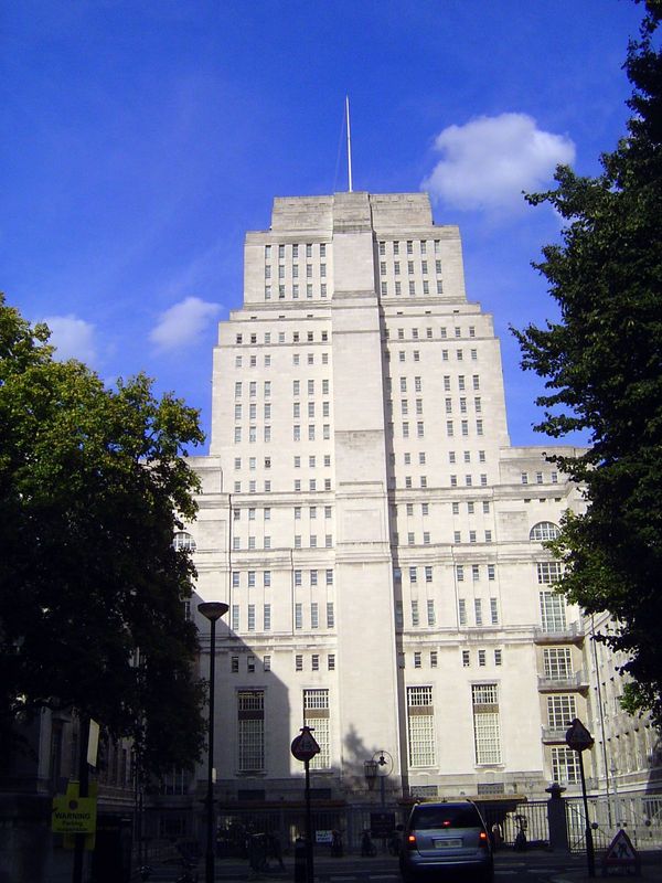London finally entered the 20th century with the Senate House of the University of London, a contender for the title of the city's first hig