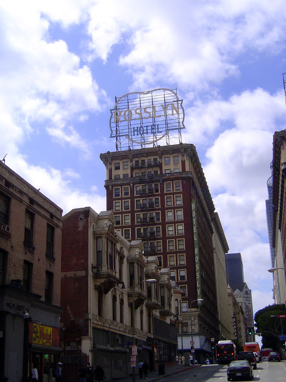 Next door to the hotel was the Rosslyn Hotel Annex; it was still closed.