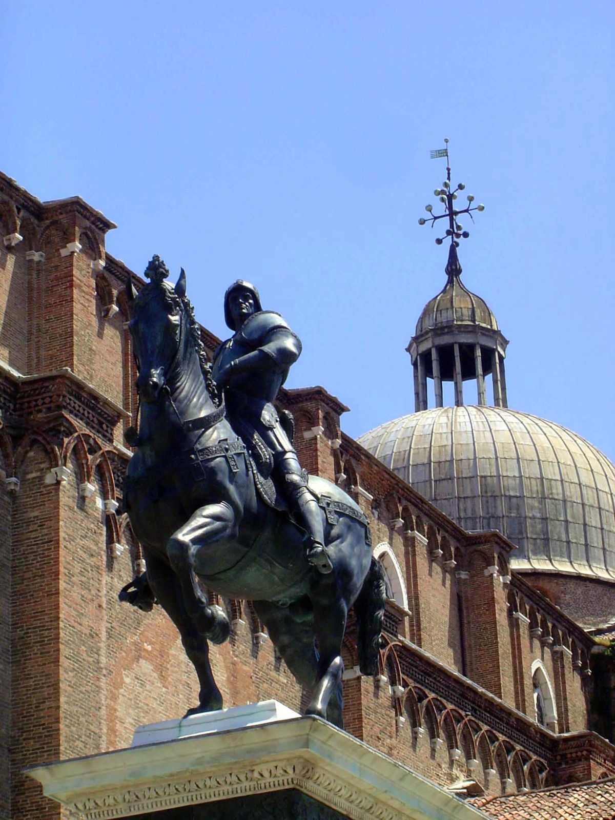 A few years later, the statue was unveiled.