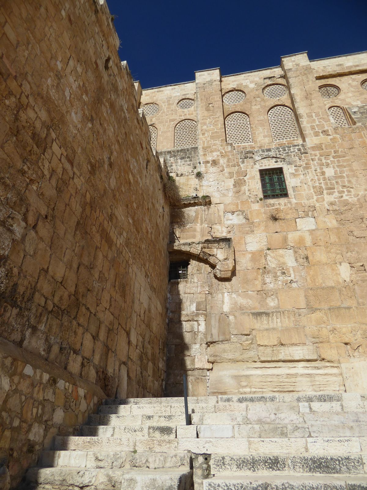 Here's another blocked up entrance, part of the so-called Hulda or Double Gate, just to the west of the triple gate. Those "amphitheater ben