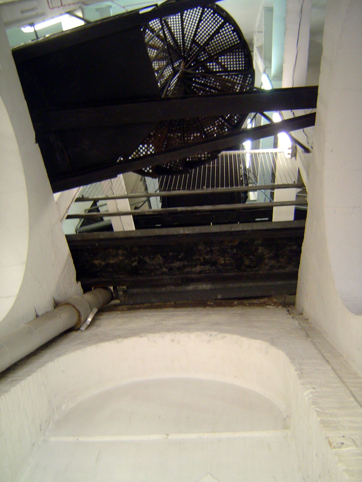 The route up goes between shells.