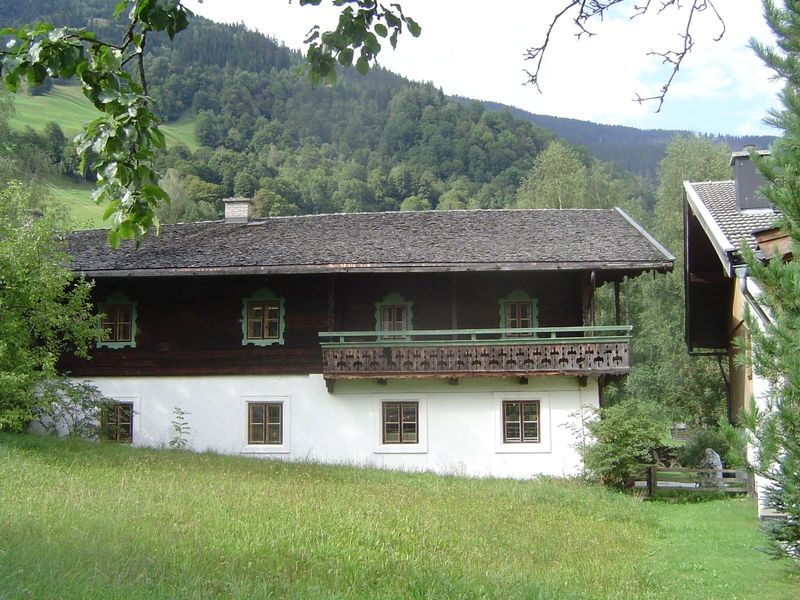 House and nearby barn.